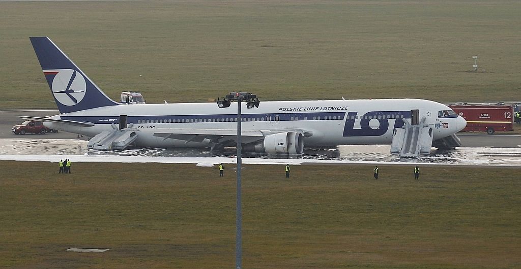 Boeing přistává bez podvozku