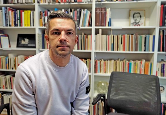 Běloruský spisovatel Saša Filipenko v Knihovně Václava Havla, 1. října 2025.