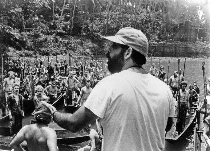 Francis Ford Coppola při natáčení Apokalypsy z roku 1979.