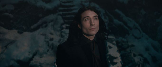 Ezra Miller jako Credence Holokost.