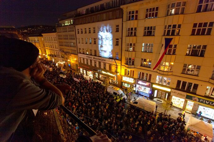 Praha si dnes 17. 11. 2019 připomíná výročí 30 let od sametové revoluce, která vedla k pádu komunistického režimu.