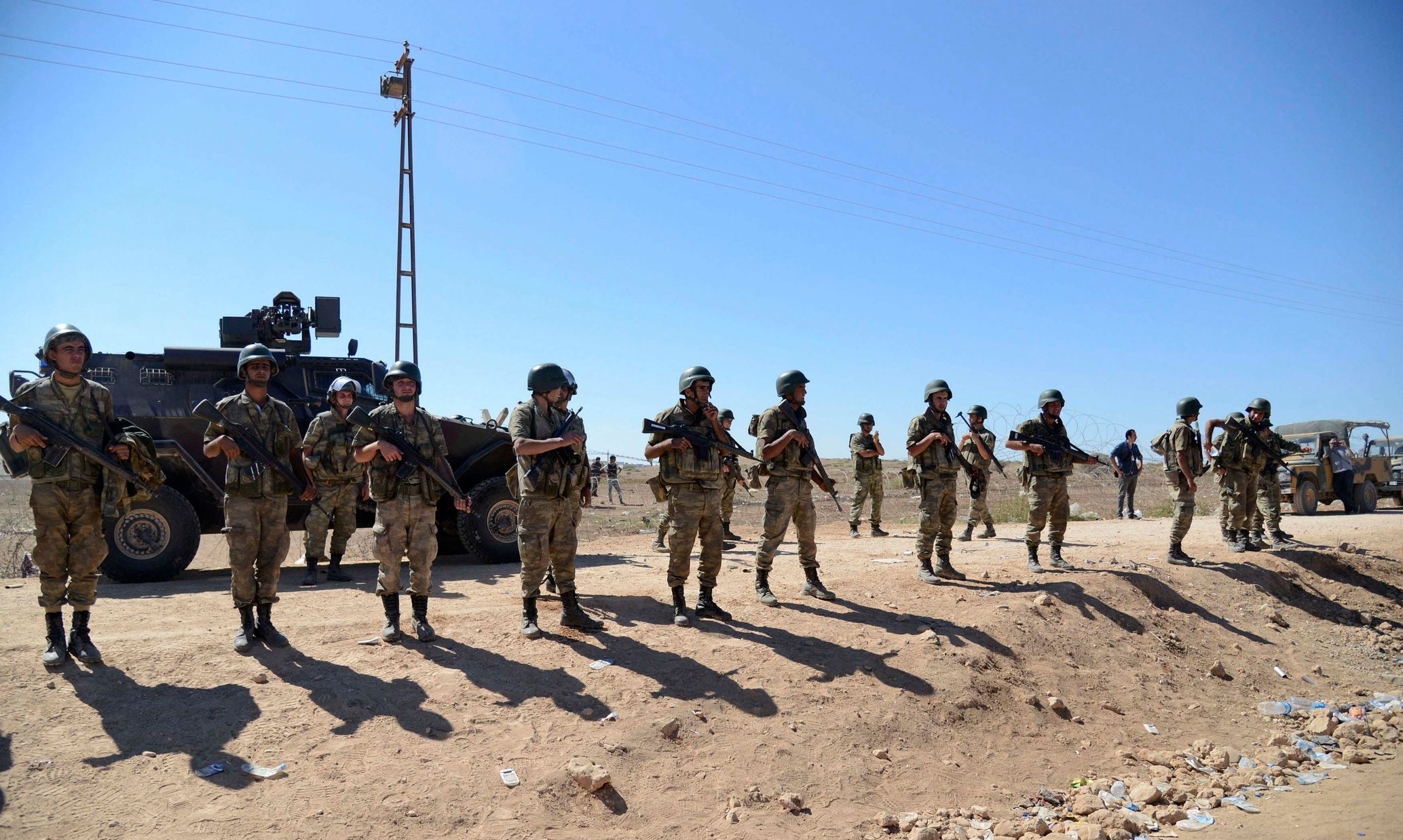 Turečtí vojáci na hranicích se Sýrií