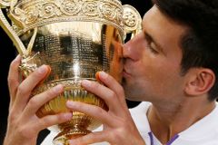 Déšť polil Djokoviče živou vodou a vyhrál potřetí Wimbledon