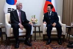Nejasnosti kolem jaderné superzakázky. Pavel kvůli ní jednal s korejským prezidentem