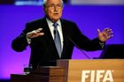 Asie i přes korupční kauzu ve volbě FIFA podpoří Blattera