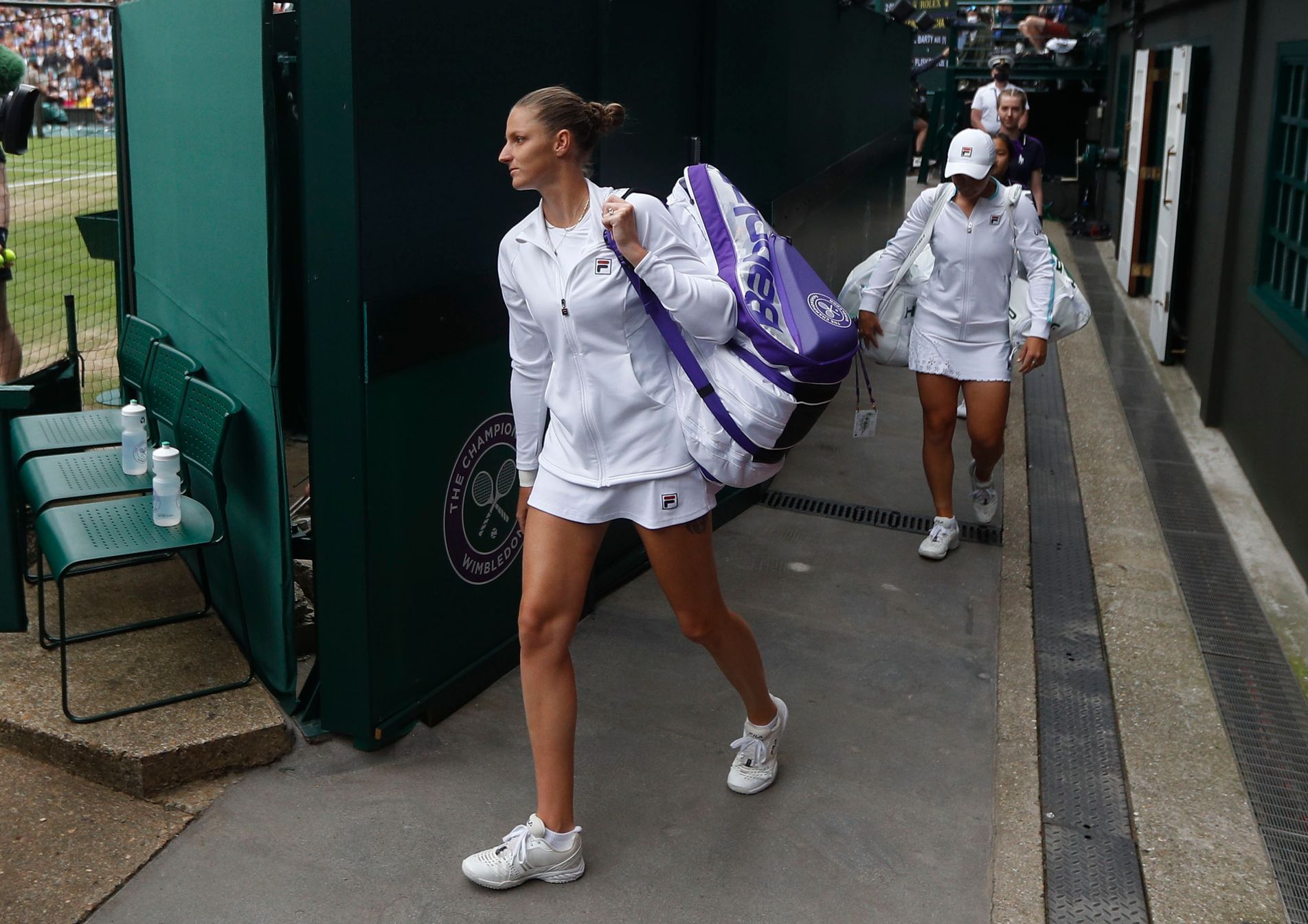 Karolína Plíšková a Ashleigh Bartyová ve finále Wimbledonu 2021