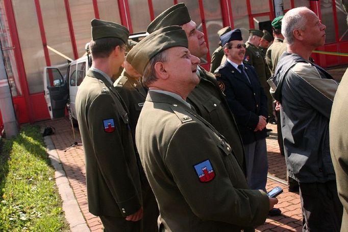 Zapnout mobily a bluetooth, zněl rozkaz po úvodním ceremoniálu