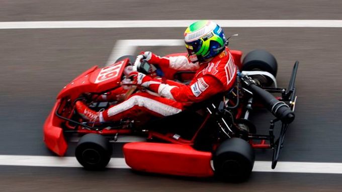Felipe Massa již trénoval na motokárách. Nyní se chystá do testů závodního monopostu Ferrari z roku 2007.