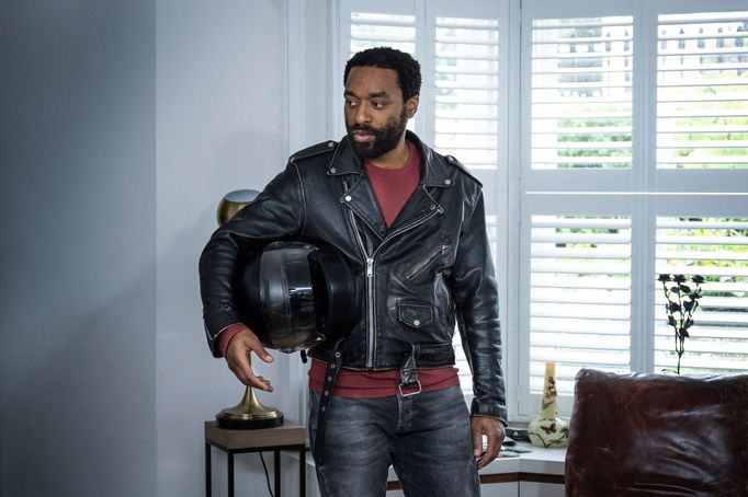 Chiwetel Ejiofor jako Paxton.