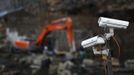 Security cameras are seen on a construction site at the "Sanki" sliding center in Rosa Khutor, a venue for the Sochi 2014 Winter Olympics near Sochi February 15, 2013. Although many complexes and venues in the Black Sea resort of Sochi mostly resemble building sites that are still under construction, there is nothing to suggest any concern over readiness. Construction will be completed by August 2013 according to organizers. The Sochi 2014 Winter Olympics opens on February 7, 2014. REUTERS/Kai Pfaffenbach (RUSSIA - Tags: BUSINESS CONSTRUCTION ENVIRONMENT SPORT OLYMPICS) Published: Úno. 15, 2013, 3:44 odp.