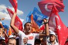 V Turecku začaly parlamentní a prezidentské volby. Mohou zmírnit moc autoritativního Erdogana