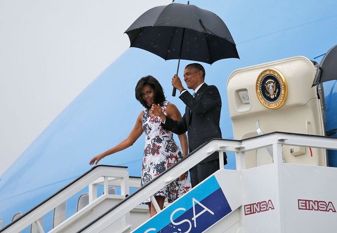 U.S. President Barack Obama and his wife Michelle exit Air Force One at Havana's airport