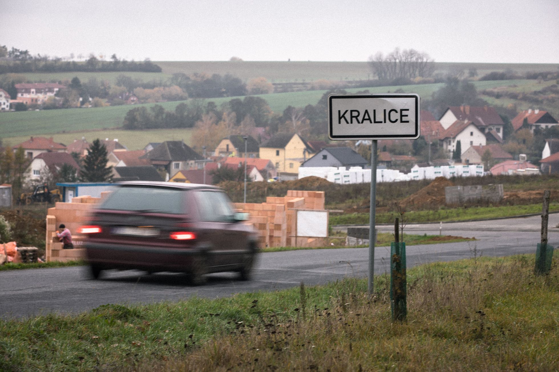 Kralice nad Oslavou, vyznamenaný starosta Emil Dračka (SPOZ), Kralická bible