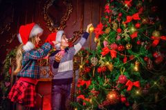 Vánoční kvíz: Kdo zdobí stromek pavouky a proč obdarovává malé Italy čarodějnice?