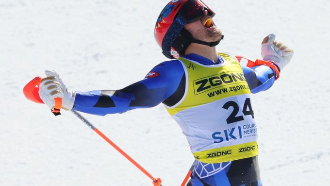AJ Ginnis slaví senzační medaili pro Řecko na sjezdařském mistrovství světa
