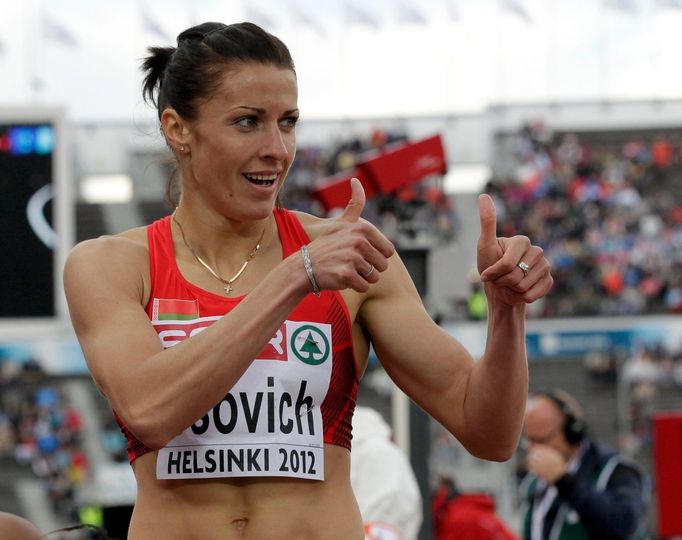 Běloruska Ilona Usovičová z vítězství v jednom z rozběhů na 400 metrů na Mistrovství Evropy v atletice 2012 v Helsinkách.