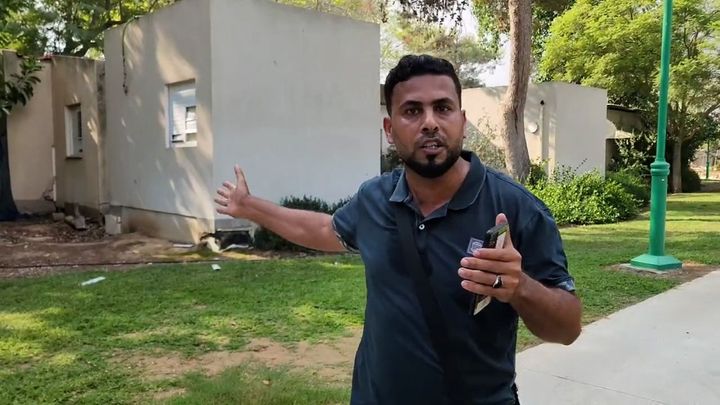 Palestinský novinář byl s Hamásem u vraždění v kibucu. Izrael teď hlásí pomstu