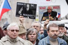 Češi vystavili politikům nejhorší vysvědčení na světě