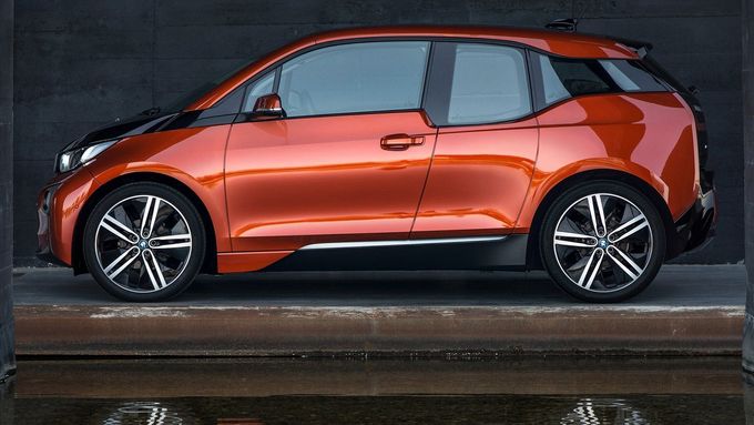 BMW a Daimler budou řešit sdílení aut a vývoj elektromobility společně.