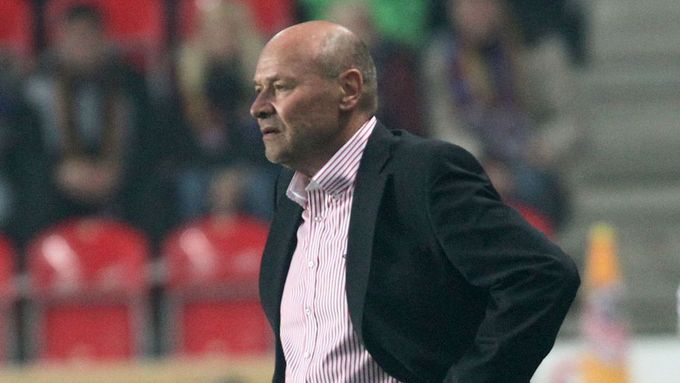 Stejně jako po zápase v Jablonci si trenér Slavie Miroslav Koubek stěžoval po derby se Spartou, že rozhodčí obrali jeho tým o bod.