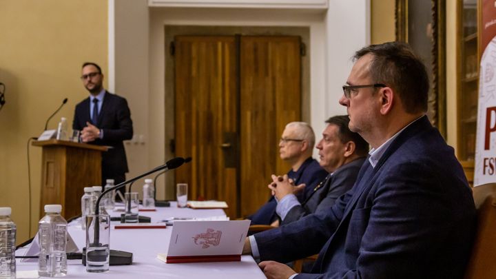 Paroubek, Špidla i Nečas u jednoho stolu hájili opoziční smlouvu. Neshodli se na EU