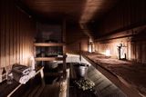 The Guardian doporučuje navštívit i saunu ve skandinávském stylu. Sauna Hermanni je jednou ze tří veřejných saun v Helsinkách.