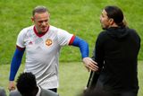 Zlatan nenastoupil do zápasu kvůli poraněnému kolenu. Rooney zase zůstal jen na lavičce.
