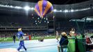 OH 2016, atletika: balón na stadinu