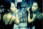 Nan Goldinová: C putting on her makeup at Second Tip, Bangkok, 1992