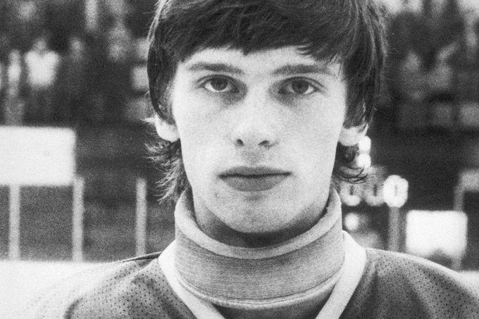 Dominik Hašek, brankář československé reprezentace, na mistrovství světa v ledním hokeji 1983 v Německu, kde tým získal stříbrnou medaili.