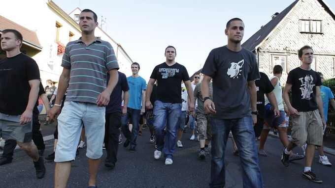 Jako reakce na pochody proti Romům vznikla nová o bčanská iniciativa "Nenávist není řešení".