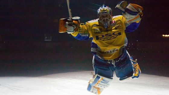 Prohlédněte si fotografie ze zápasu úterního 51. kola extraligy, v němž hokejisté Zlína porazili vedoucí  Spartu Praha 2:1.