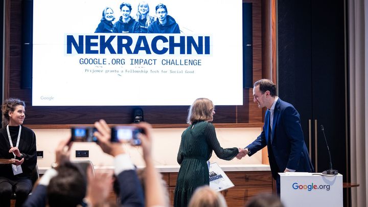 "O penězích se stále neumíme bavit." Neziskovka chce pomoct mladým lidem nekrachnout