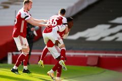 Arsenal zachránil bod s Fulhamem v nastavení, Greenwood vystřílel výhru United