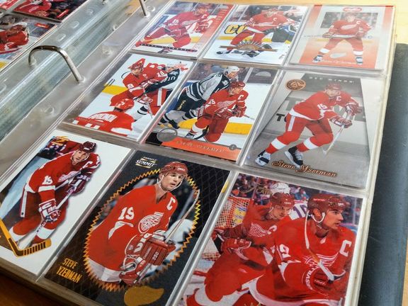 Sbírka hokejových kartiček z NHL.