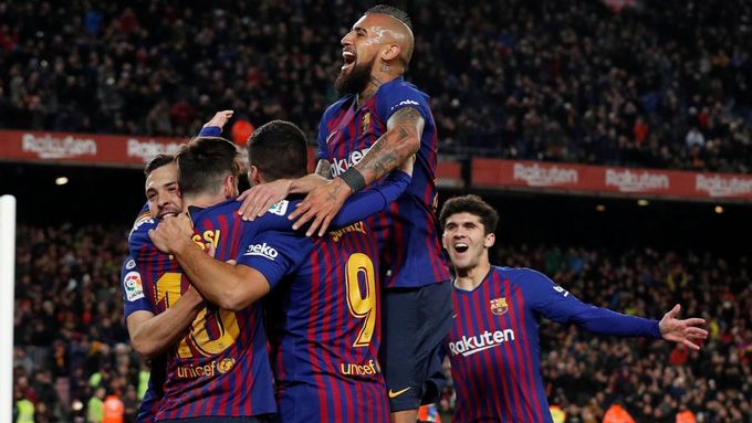Fotbalisté Barcelony slaví další gól v síti FC Sevilla