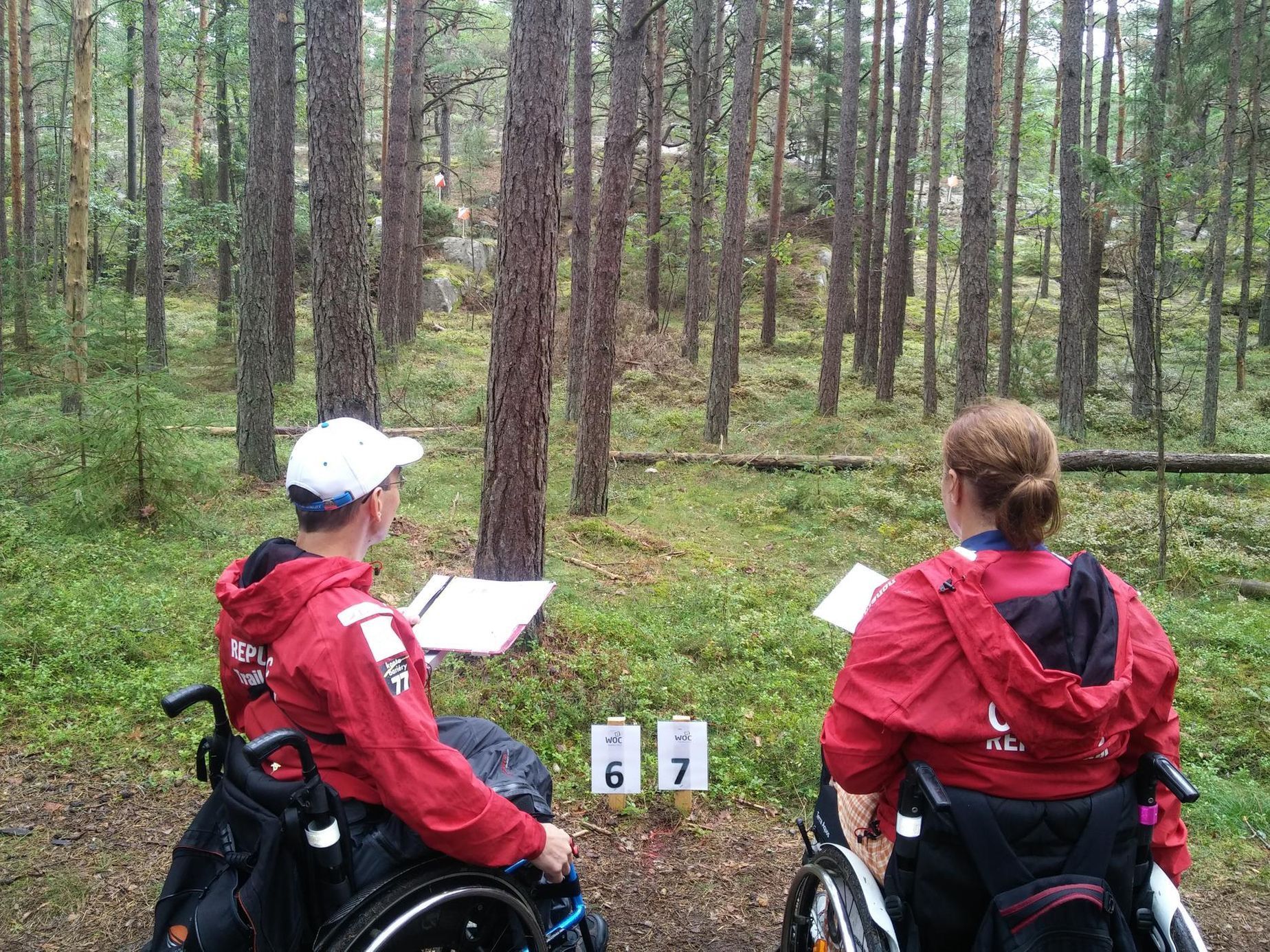 V disciplíně Trail-O závodí tělesně handicapovaní sportovci se závodníky bez handicapu