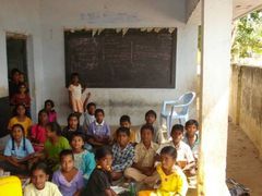 V Indii Adra pomáhá zejména se vzděláváním