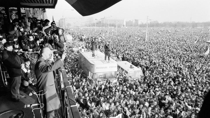 Listopad 89 "vyprodal" Letnou dvakrát za sebou. Obří demonstrace urychlily pád režimu