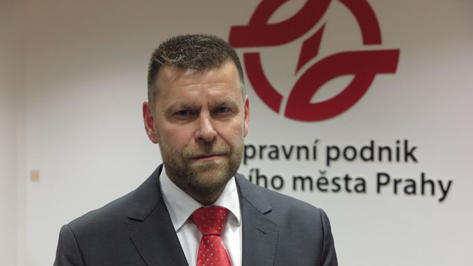 Generální ředitel pražského dopravního podniku Petr Witowski zatím ve své funkci zůstane. Koalice počká na výsledek auditu, který prověří zakázku na servis souprav metra za 15 miliard korun.
