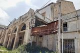 Varoša, čtvrť na kraji města Famagusta, se uzavřela v roce 1974 po turecké invazi na Kypr. Leží na východě ostrova, na území Severokyperské turecké republiky.