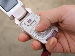 Policisté věří, že jim pomůžou otisky prstů na mobilních telefonech.