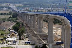 Ministr dopravy: Nabídněte slevy, pak budou nové cesty