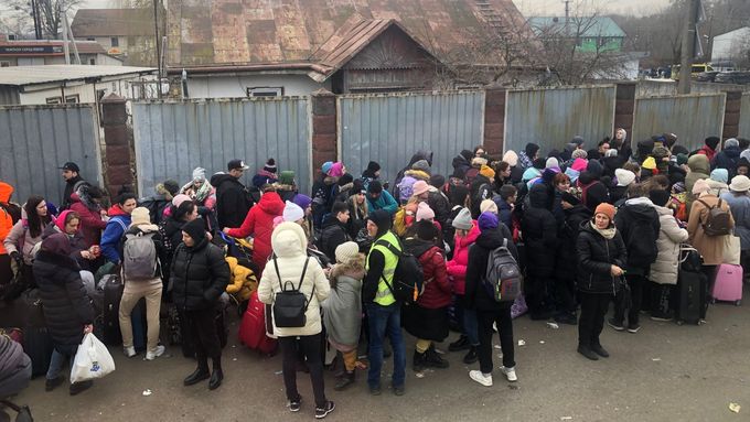 Hranici s Ukrajinou už do Evropy přešlo přes půl milionu uprchlíků. Nejvíce do Polska