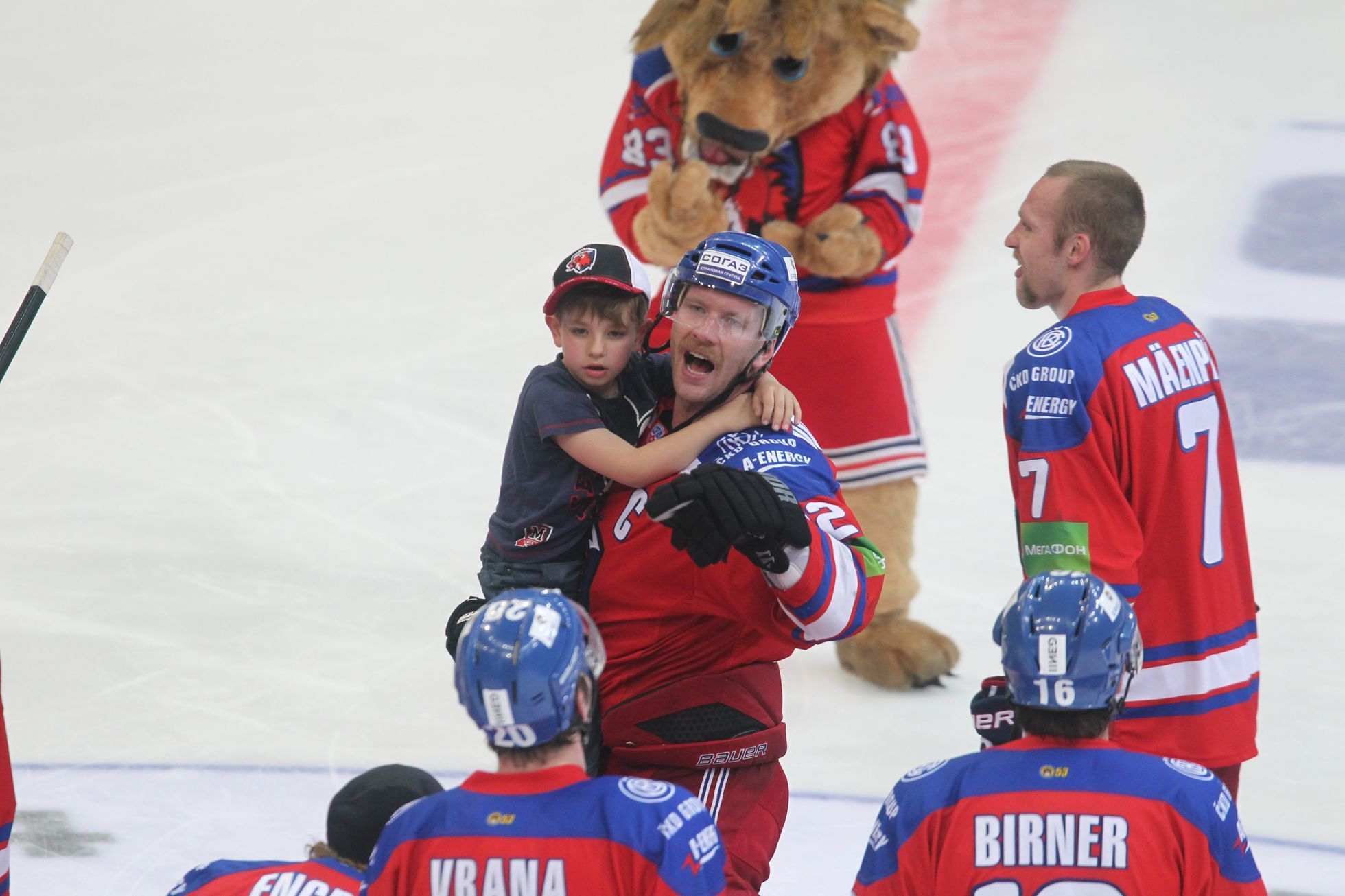 KHL, 6. finále, Lev-Magnitogorsk: Jiří Novotný se synem