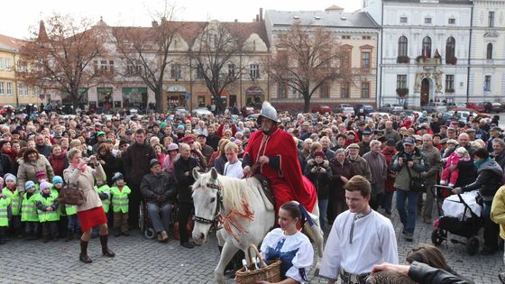 Svatý Martin přivezl k požehnání letošní mladá vína