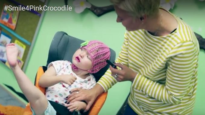 Lidé z obecně prospěšné společnosti Pink Crocodile chtějí dokázat, že i těžce postižené děti toho mohou v životě dokázat hodně.