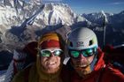 Jakub Kácha (vlevo) a Zdeněk Hák o víkendu stanuli na vrcholu nepálské velehory Ama Dablam.
