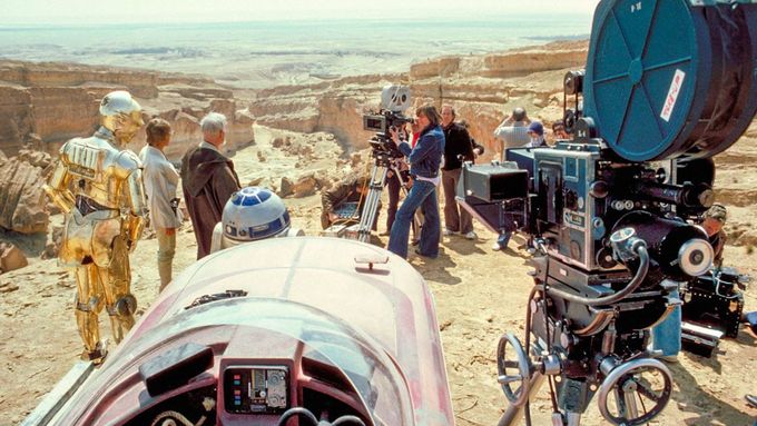 "Hloupý, ale kouzelný film." Star Wars slaví 45 let, podívejte se, jak se točily