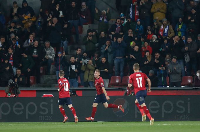 Češi slaví gól v utkání kvalifikace MS ve fotbale Česko - Estonsko